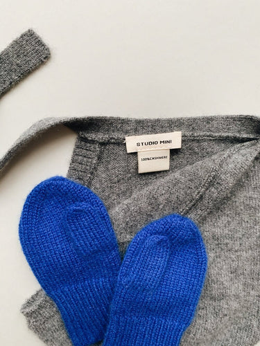 Cashmere Mittens in Lapis Blue from Studio Mini